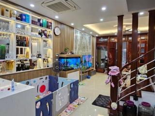 Nhà 1 mặt đường và 1 mặt hồ. 1 tầng hầm 7t nổi. kinh doanh đỉnh, gara thang máy vỉa hè. giá 35tỷ5