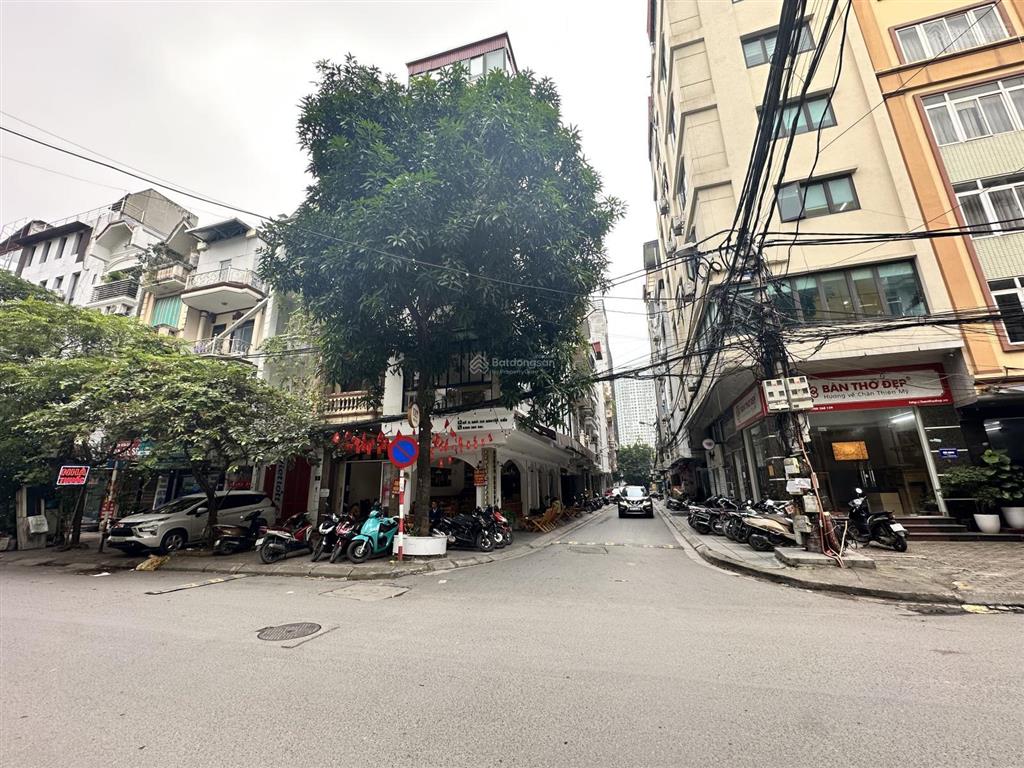 Phân lô khuất duy tiến.55m2.mặt tiền 12 mét.lô góc 2 mặt.dt tầng 2 lên là 75m2.vỉa hè.giá 22tỷ5