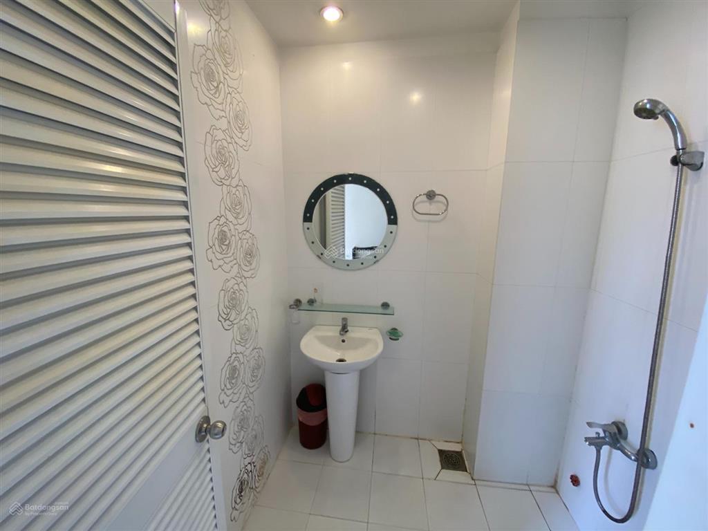 Phòng cao cấp, đầy đủ tiện nghi. gần đài truyền hình và trường khoa học xã hội & nhân văn 200 mét