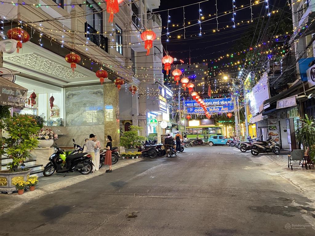 Phòng cao cấp, đầy đủ tiện nghi. gần đài truyền hình và trường khoa học xã hội & nhân văn 200 mét