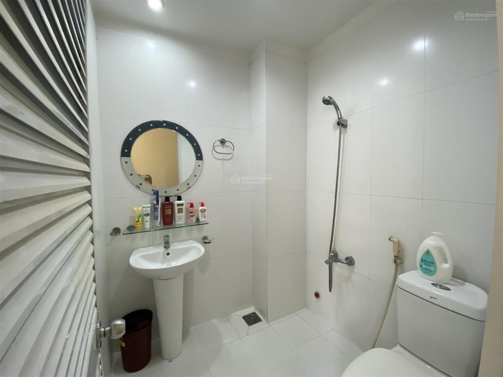 Phòng cao cấp, đầy đủ tiện nghi. gần đài truyền hình và trường khoa học xã hội & nhân văn 200 mét