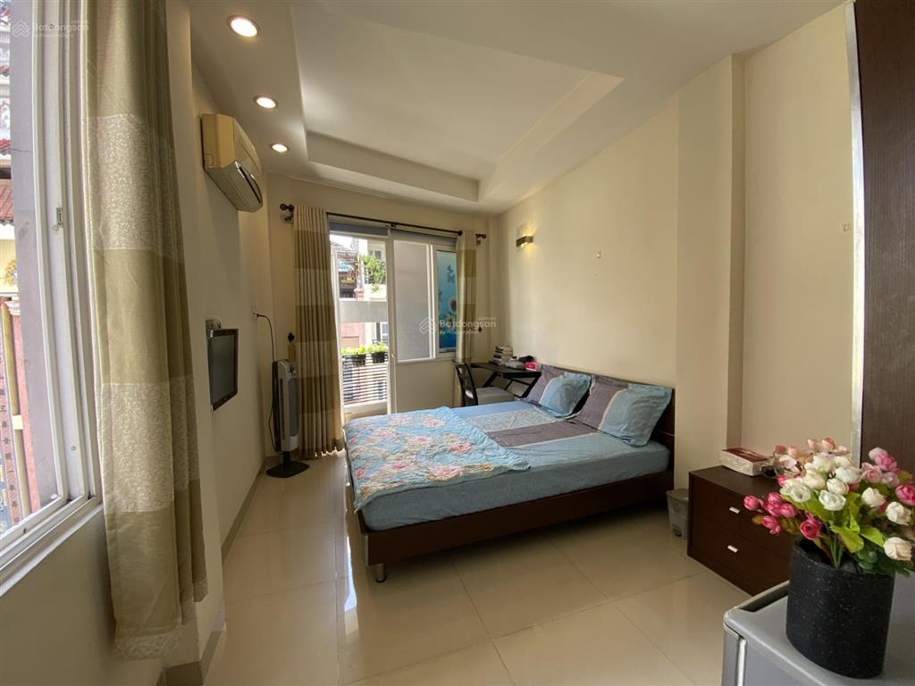 Phòng cao cấp, đầy đủ tiện nghi. gần đài truyền hình và trường khoa học xã hội & nhân văn 200 mét