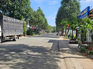 Cần bán 300m2 đất đường d4b mỹ phước 4, dân đông gần đại học thủ dầu 1, việt đức