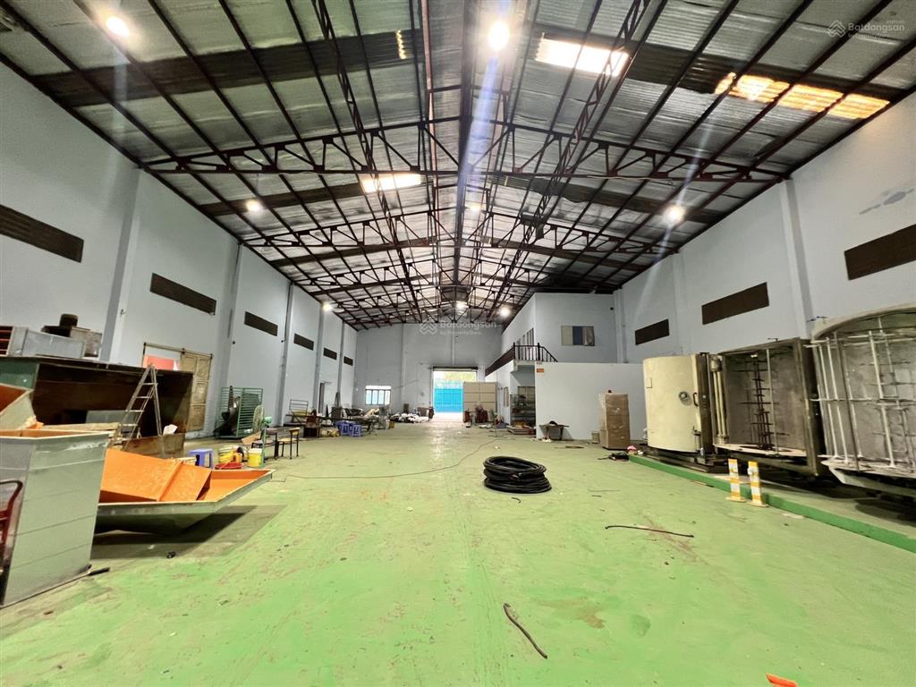 Bán gấp nhà xưởng 1.000m2 hương lộ 2 container vào tận cửa, sẵn điện 3fa, vào hoạt động ngay