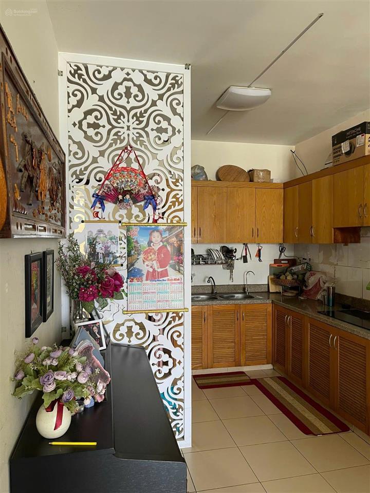 Chính chủ bán căn hộ thủ thiêm xanh, lầu cao, nội thất, giá 2.9 tỷ.