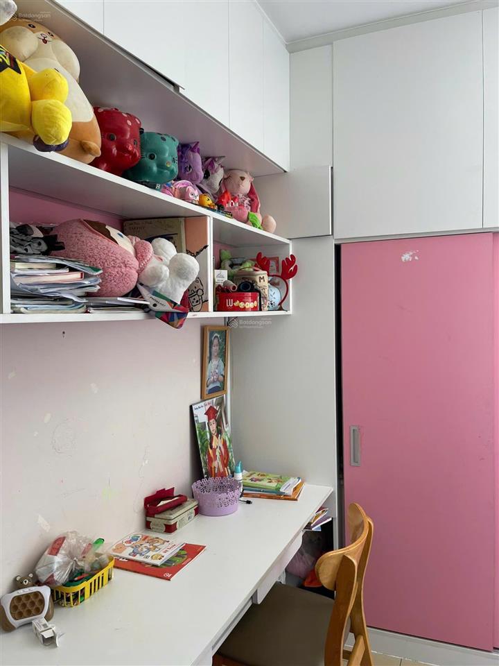 Chính chủ bán căn hộ thủ thiêm xanh, lầu cao, nội thất, giá 2.9 tỷ.