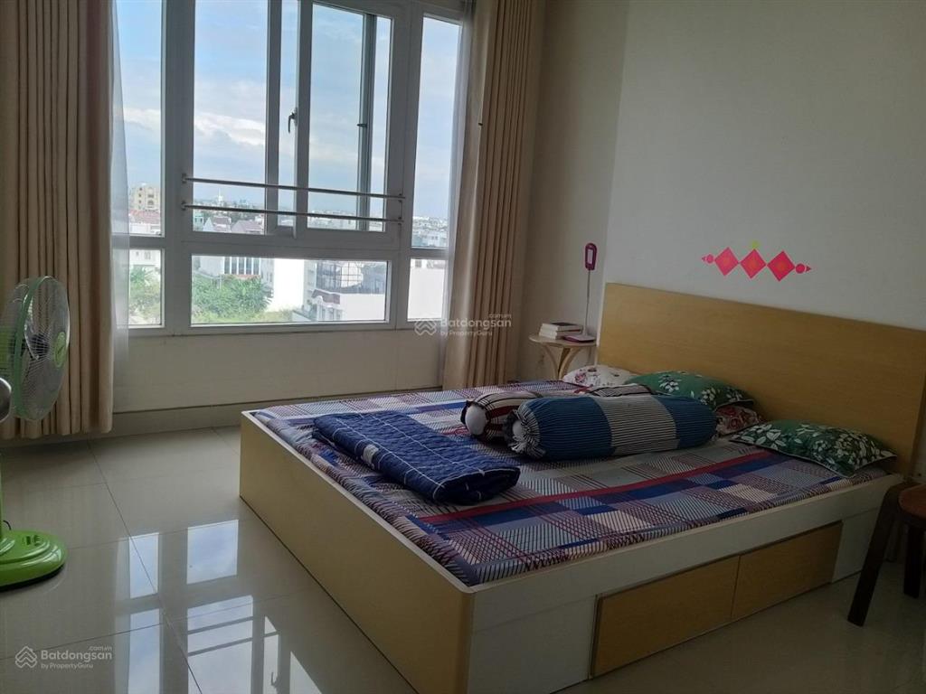 Gia đình chuyển nơi ở tôi cần bán lại căn hộ thủ thiêm star 82m2 2pn 2wc giá 4 tỷ