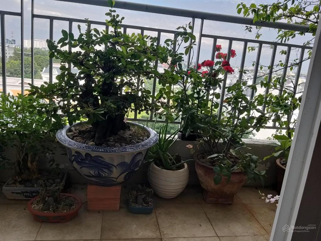 Gia đình chuyển nơi ở tôi cần bán lại căn hộ thủ thiêm star 82m2 2pn 2wc giá 4 tỷ