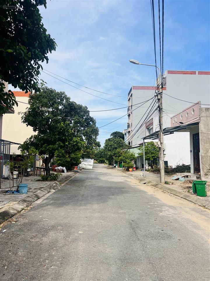 Bán đất đông hải 10 lô kẹp cống thoáng 5,5 m, vị trí đẹp chính chủ gần biển
