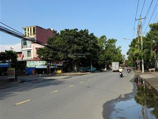 Nhà hàng 800m2 góc 2 mặt tiền giây tờ đầy đủ. mặt tiền sát tthc
