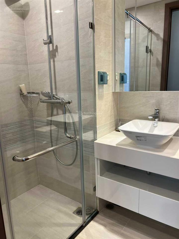 Bán 02 phòng ngủ tòa m3 view hồ tây đồ đẹp (1 tỷ) đang cho thuê 35 triệu bán