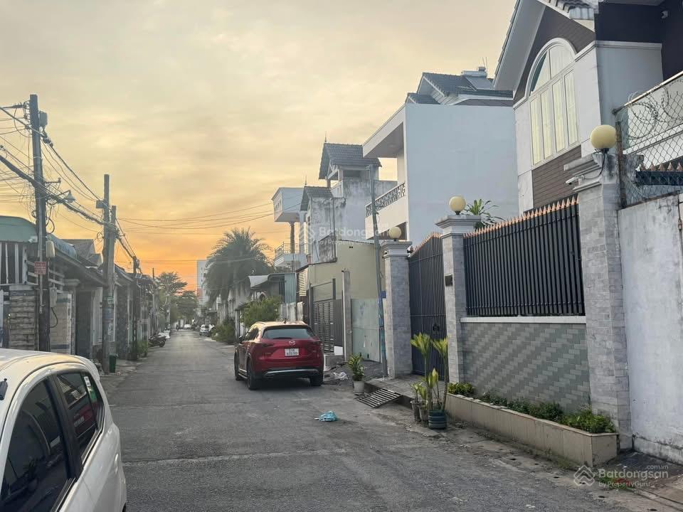 Bán nhà 3 tầng mặt tiền kinh doanh được, phường tam hiệp  biên hoà cũ  chỉ 5,4 tỷ