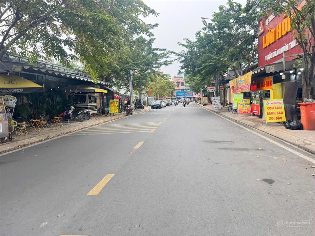 Bán nhà mặt tiền kinh doanh gần coopmart biên hoà 7,4x23m  chỉ 13,5 tỷ