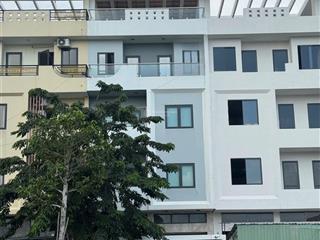 Toà nhà thạnh mỹ lợi  dt 7x20  hầm 7 tầng  thang máy,pccc đầy đủ  105tr net