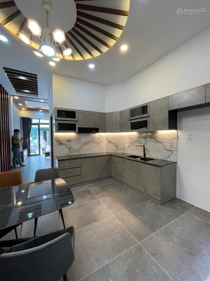 Bán nhà mt trần thủ độ, dt 4x13m nở hậu 4,2m, đúc 3 lầu giá 8,9 tỷ