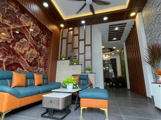 Bán nhà mt trần thủ độ, dt 4x13m nở hậu 4,2m, đúc 3 lầu giá 8,9 tỷ