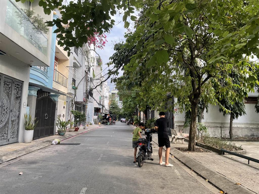 Bán nhà hẻm 8m ngay chợ trần văn ơn ra tân sơn nhì 200m, dt 4x17m 3 lầu nhỉnh 10 tỷ