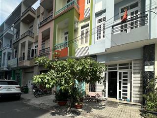 11,ty700 thương lượng chính chủ định bán nhà mặt tiền kinh doanh đối diện cổng ra vào chung cư