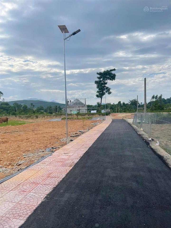 Hoà tiến sát lộ lớn cách ubnd hoà vang chỉ 3km đường 6m oto vào tới noi 2 mặt tiền 140m2 bán gấp