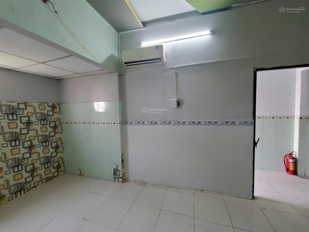 Cho thuê phòng mới lót sàn 18m2 tại 322 âu dương lân, phường chánh hưng, quận 8