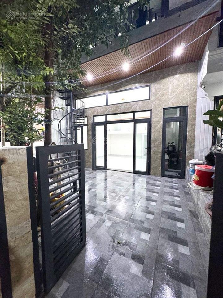 8,9 tỷ  66m2 [4,5m x 17m]  4 tầng btct  cmt8 q10 cần b.án nhanh