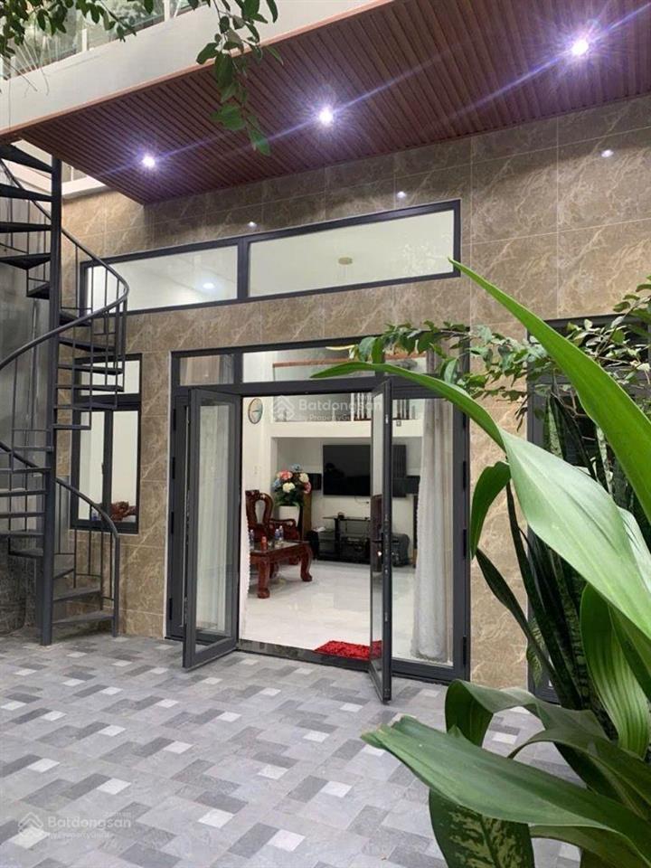 8,9 tỷ  66m2 [4,5m x 17m]  4 tầng btct  cmt8 q10 cần b.án nhanh