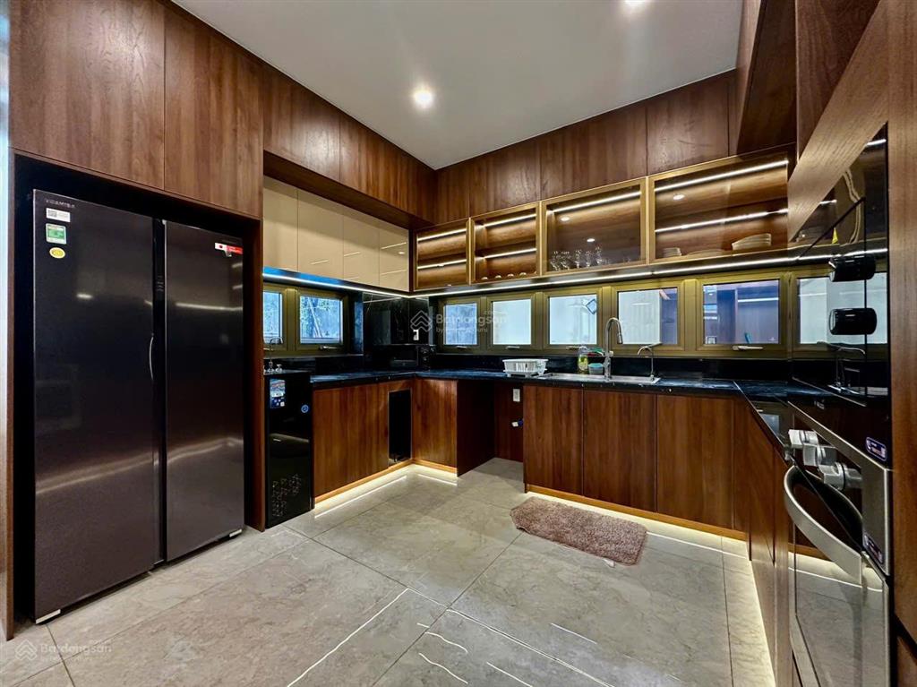 Bán nhà tâm huyết  223m2  3 tầng  khu an phú  quận 2. gara oto, hồ bơi. gần metro an phú