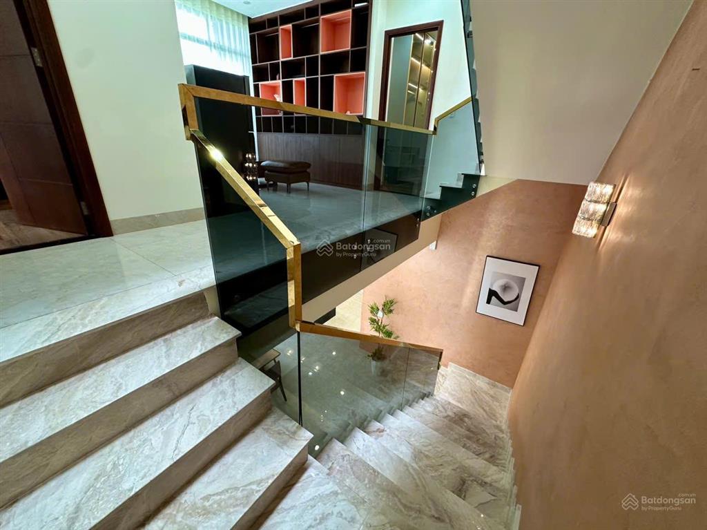 Bán nhà tâm huyết  223m2  3 tầng  khu an phú  quận 2. gara oto, hồ bơi. gần metro an phú