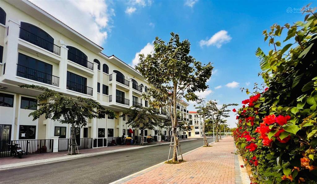 Nhà phố dự án senturia nam sài gòn, nhiều căn đẹp giá tốt, chỉ 6.7tỷ, sổ hồng