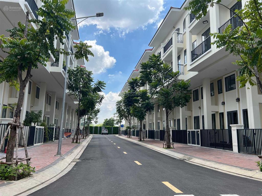 Nhà phố dự án senturia nsg, 4 tầng, giá 6,85 tỷ (giá rẻ nhất khu), sổ hồng, ngân hàng cho vay 70%