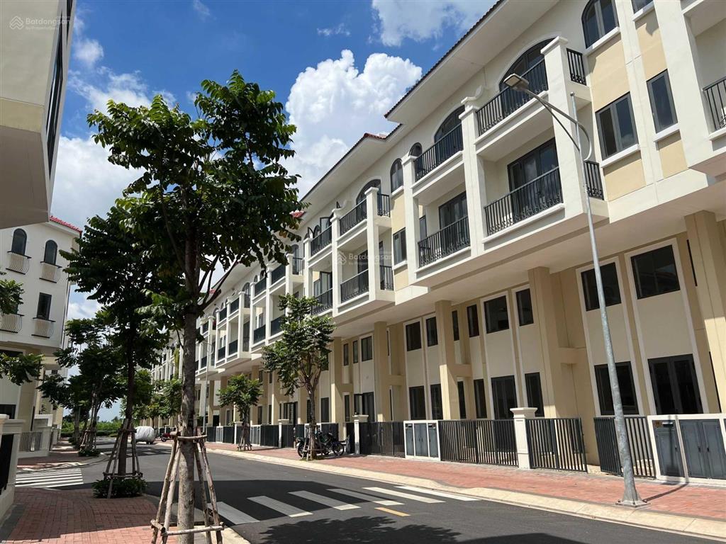 Nhà phố dự án senturia nsg, 4 tầng, giá 6,85 tỷ (giá rẻ nhất khu), sổ hồng, ngân hàng cho vay 70%