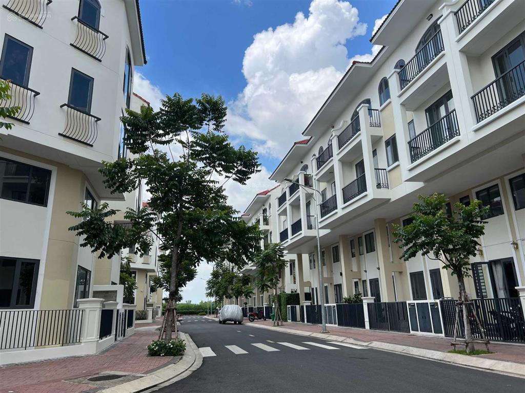 Nhà phố dự án senturia nsg, 4 tầng, giá 6,85 tỷ (giá rẻ nhất khu), sổ hồng, ngân hàng cho vay 70%