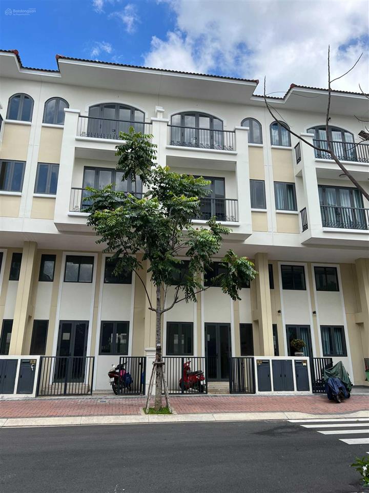 Nhà phố dự án senturia nsg, 4 tầng, giá 6,85 tỷ (giá rẻ nhất khu), sổ hồng, ngân hàng cho vay 70%