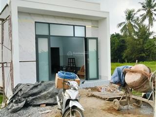 Chính chủ bán nhà cấp 4 mới xây cách ql1a chỉ 200m, xe hơi tận nhà, giá nhỉnh 1 tỷ, shr