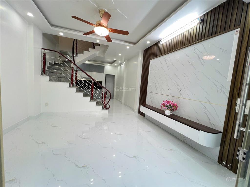 Chính chủ gửi bán căn nhà dân xây độc lập mặt ngõ rộng ngõ 112a ngô quyền thông sang 270 lê lai.