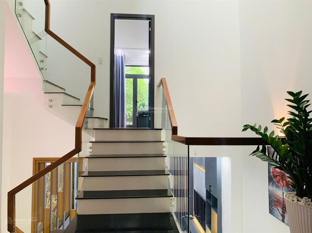 Bán nhà 3 tầng đường vũ quỳnh, ngay sát biển