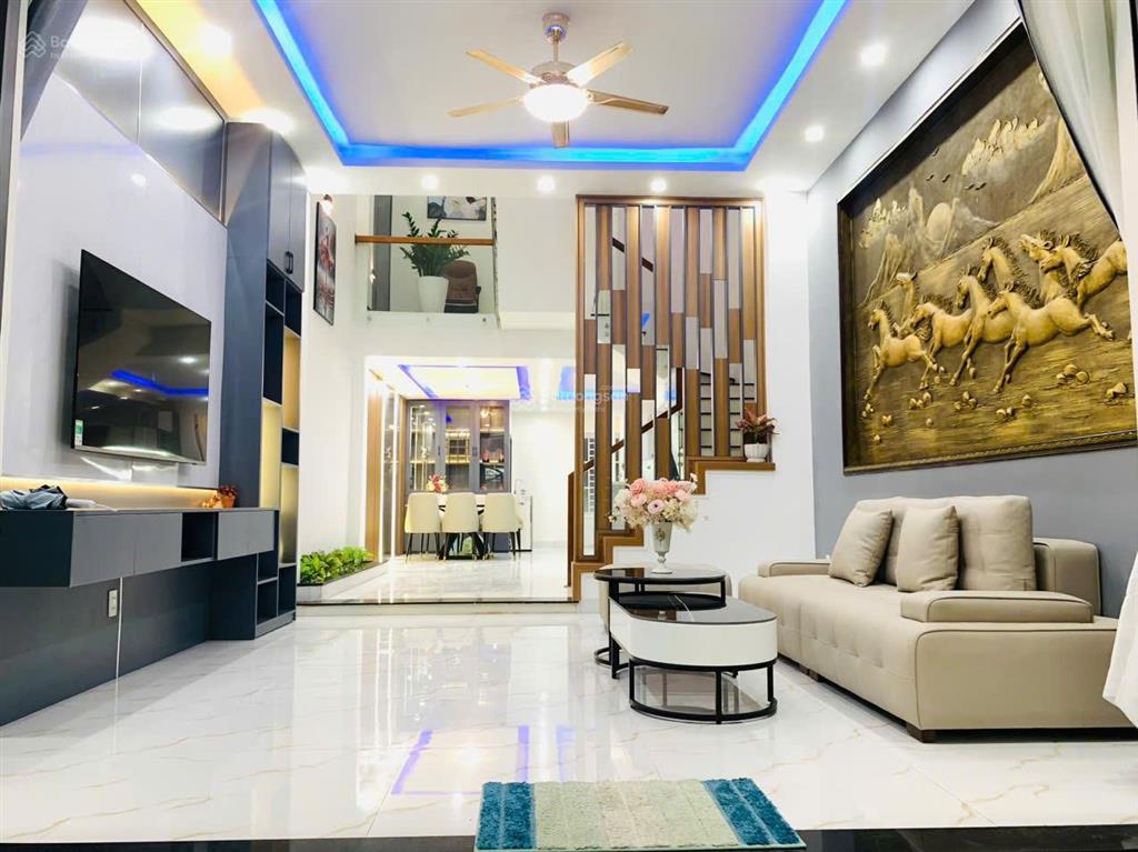 Bán nhà 3 tầng đường vũ quỳnh, ngay sát biển