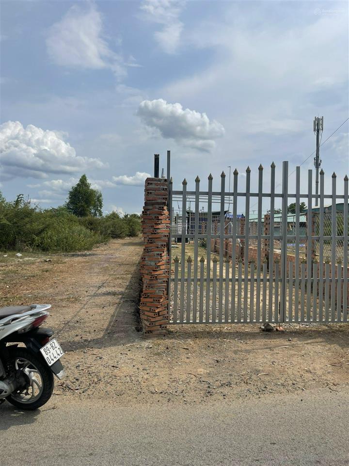 Bán mt đường số 9phường long phước.sổ hồng riêng ngay khu ký túc xá đại học luật cơ sở 3