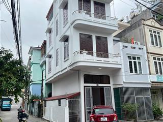 Cần tiền bán gấp nhà 3 tầng đẹp 3 mặt thoáng tại bv tỉnh quảng ninh, nhà đẹp ô tô tránh nhau