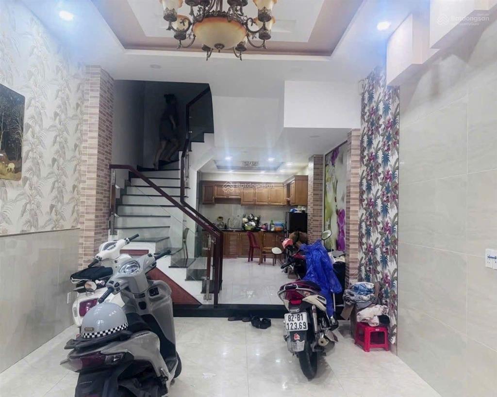 Căn nhà phố khu phân lô đồng bộ  hẻm xe hơi  dt 4m x13m  3 tầng  4 phòng ngủ  5wc