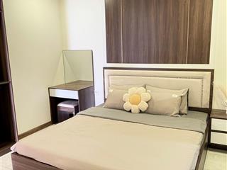 Mình có căn hộ chung cư 2 phòng ngủ cho thuê từ 3 đến 6 tháng, full nội thất, view biển tầng 18