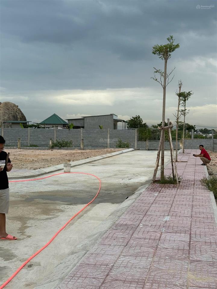 Cần bán 2 lô đất phân lô nhà nước cách biển 1km 9x12 106m2 2 mặt tiền trước sau đường 6m 795tr