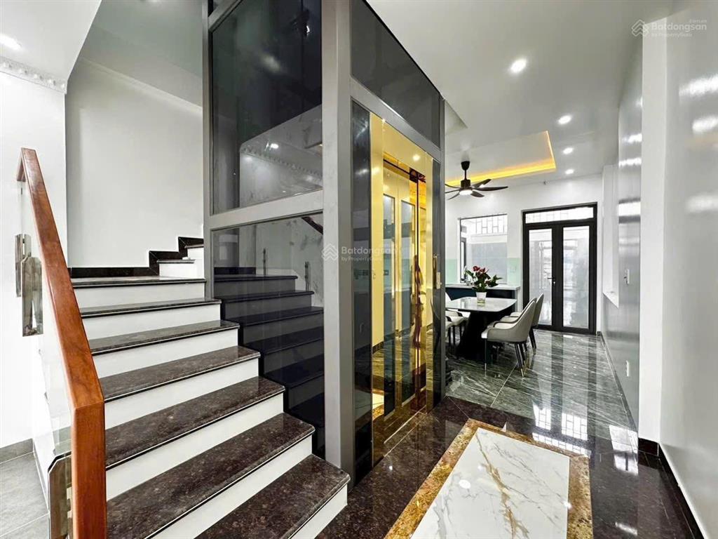 Chỉ còn 2 căn khu nhà phố hồ sen, ngõ nông gần mặt đường, có thiết kế thang máy xịn sò