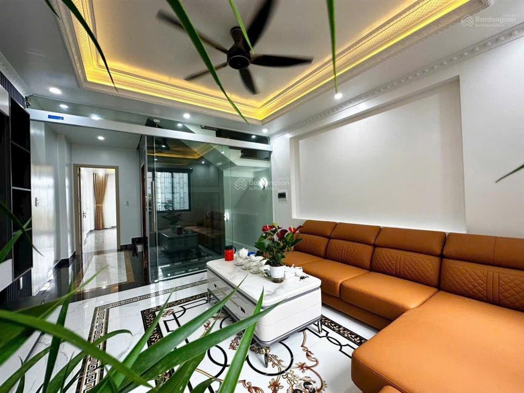 Chỉ còn 2 căn khu nhà phố hồ sen, ngõ nông gần mặt đường, có thiết kế thang máy xịn sò