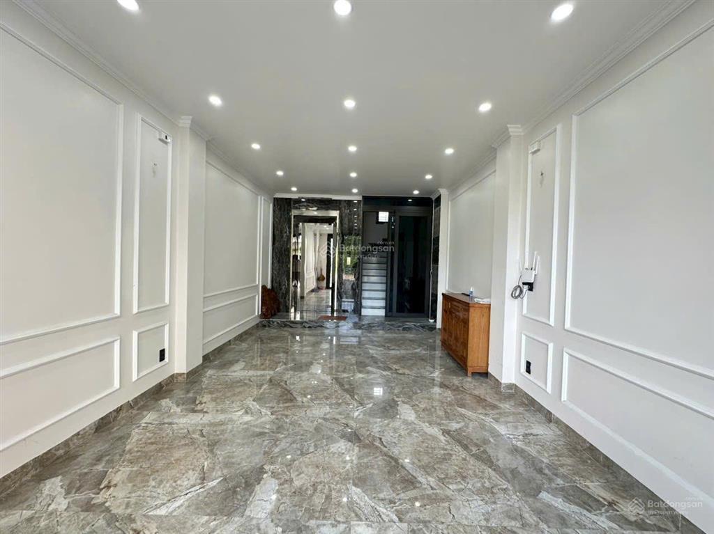 Nhà 6 tầng thang máy tuyến 2 lê hồng phong  hải phòng.