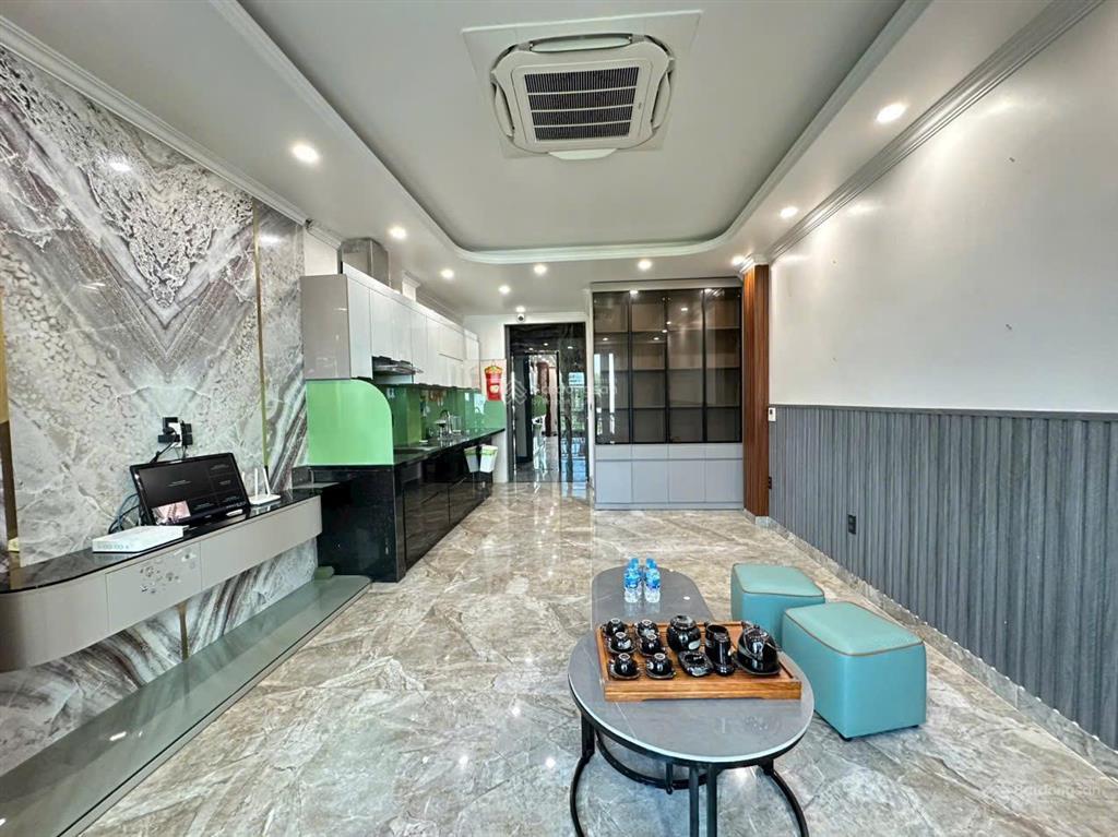 Nhà 6 tầng thang máy tuyến 2 lê hồng phong  hải phòng.