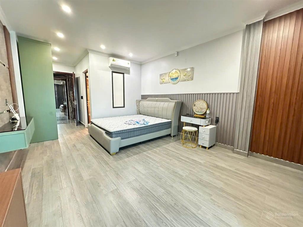 Nhà 6 tầng thang máy tuyến 2 lê hồng phong  hải phòng.