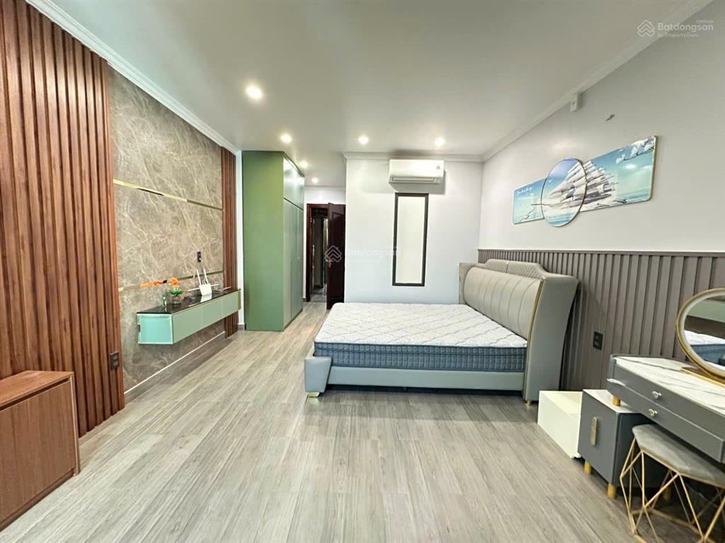 Nhà 6 tầng thang máy tuyến 2 lê hồng phong  hải phòng.