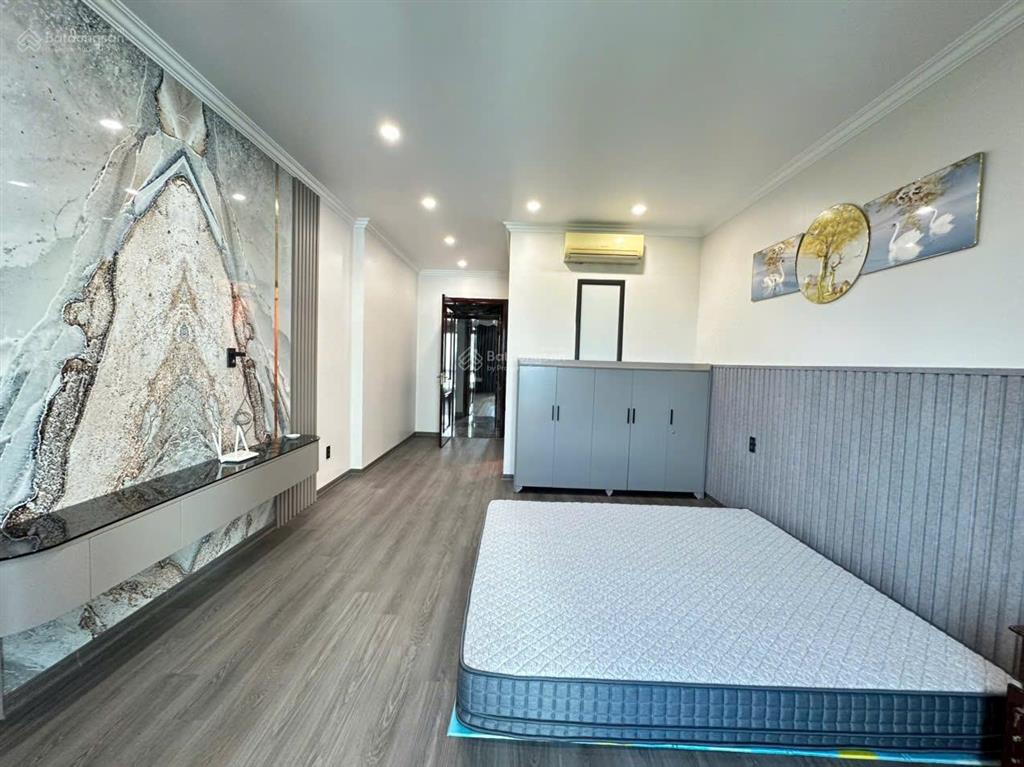 Nhà 6 tầng thang máy tuyến 2 lê hồng phong  hải phòng.