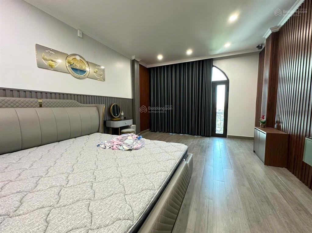 Nhà 6 tầng thang máy tuyến 2 lê hồng phong  hải phòng.